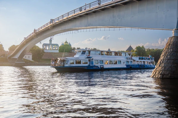 Водная экскурсия по реке Волхов на теплоходе фото