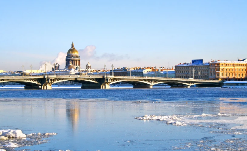 Что привезти из Санкт-Петербурга в подарок?