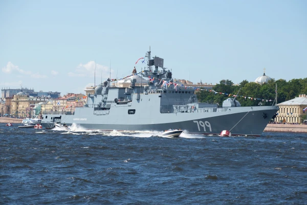 Экспресс-прогулка по Неве в день ВМФ на теплоходе – фото для каталога