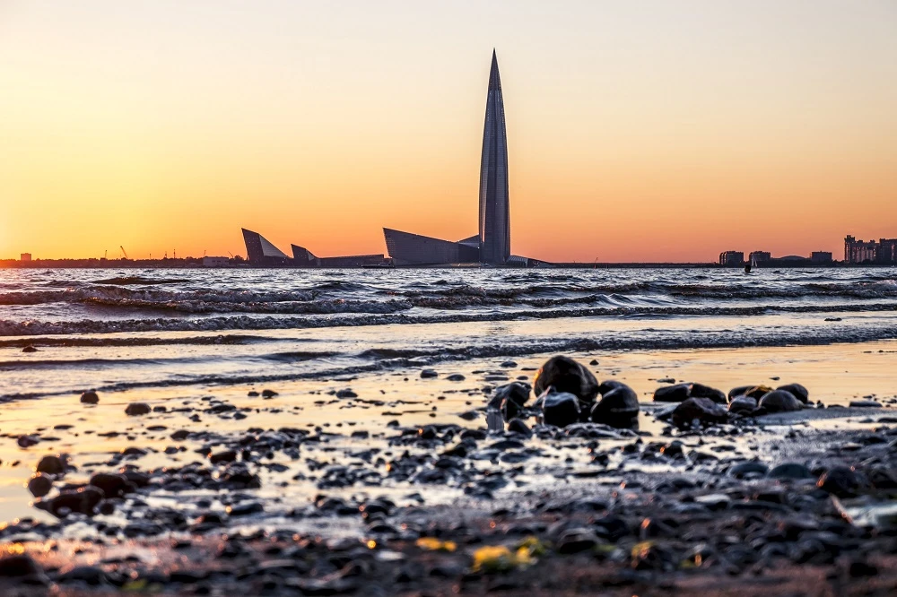  Вид на небоскрёб «Газпром» в Санкт-Петербурге на закате