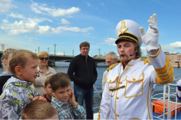 Детская водная прогулка «Врунгель-шоу на Неве» фото