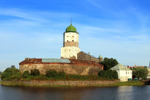 Старый шведский замок на острове в Выборге