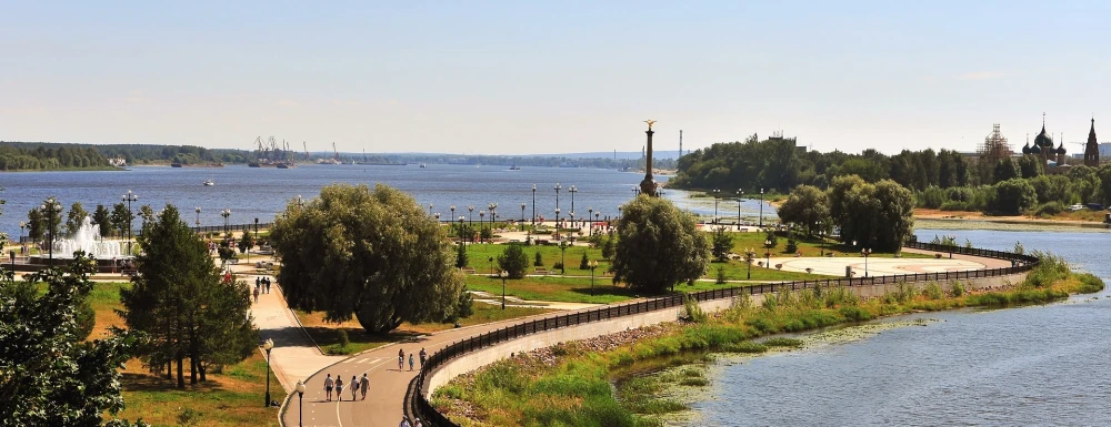 Вид на стрелку Ярославля