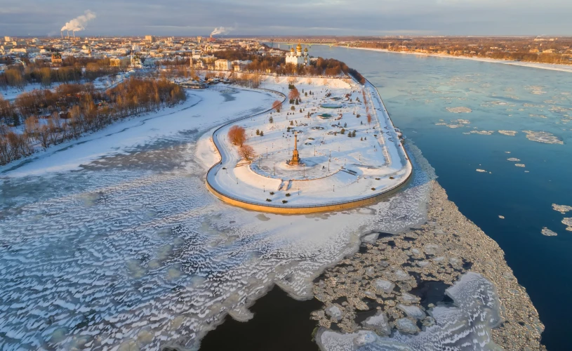 Aerial view of the historical center of Yaroslavl on a January day (aerial photography). Yaroslavl, Golden Ring of Russia