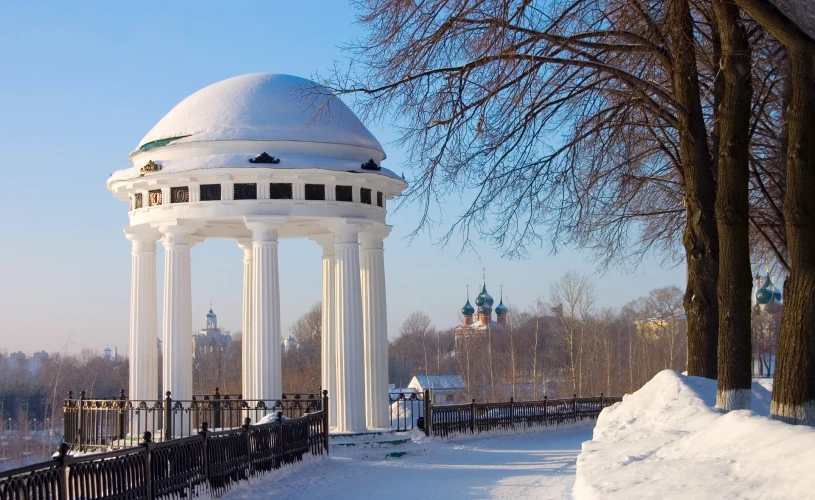 Rotunda on river Volga quay in Yaroslavl 