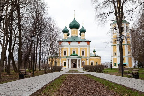 Старый собор в древнем городе Углич