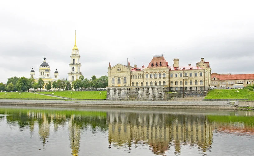Рыбинск, вид на набережную со стороны Волги