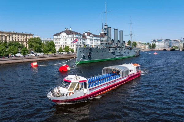 Водная экскурсия по Неве на теплоходе фото